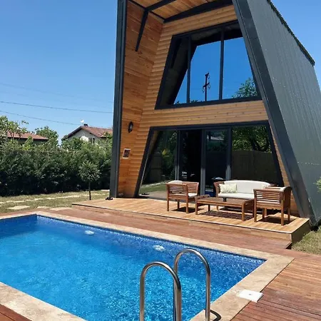 Pleasant Bungalow With Private Pool And A Jacuzzi In The Bedroom In Sapanca * Sakarya (Marmara)